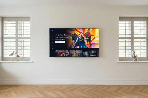 Full-Motion Mount — Samsung on Sanus Bracket — Maldon, Essex in Maldon, Essex