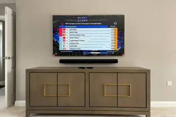 TV wall mount installation by Advanced Aerials