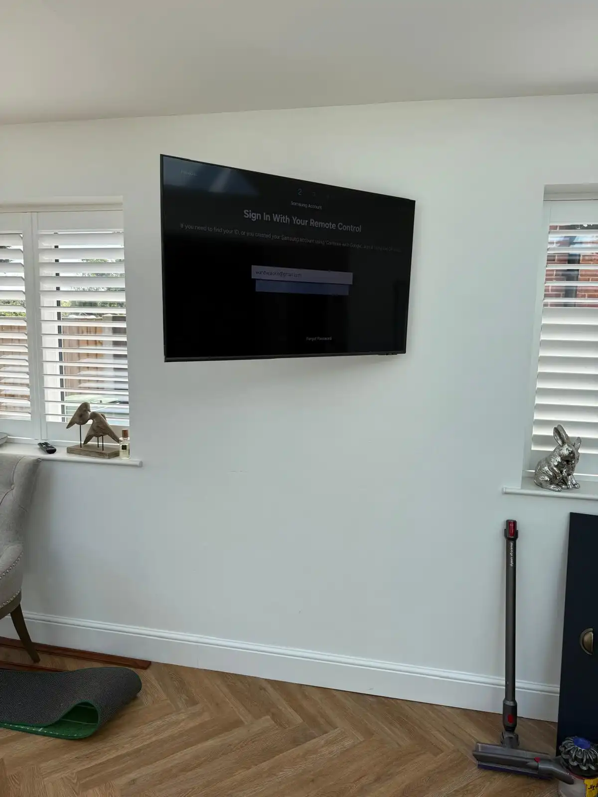 Samsung TV on Sanus Bracket — Maldon — image 4
