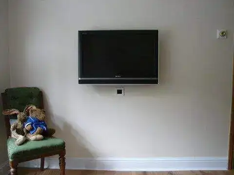 Professional screen installation result — example 6