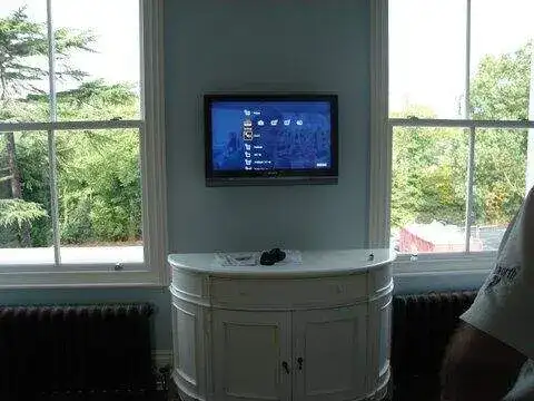 Full-motion bracket with angled viewing — example 7