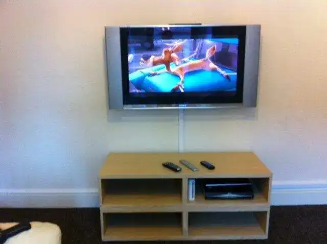 Finished setup with clean cable management — example 25