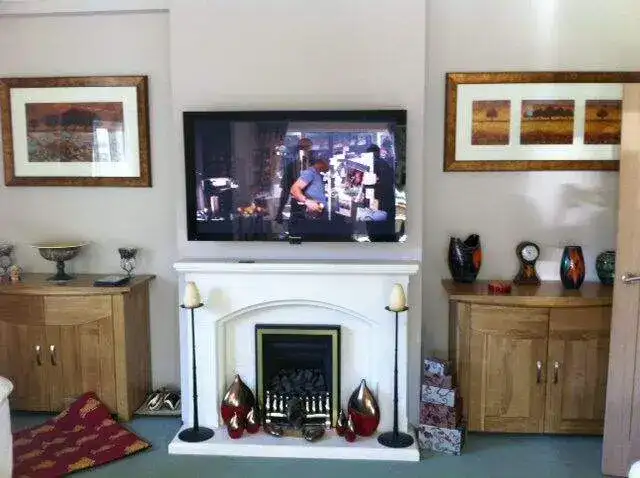 Bracket fitting with hidden wiring — example 31